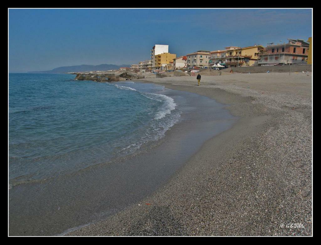 Relax Due Passi Dal Mare Apartamento Spadafora Exterior foto