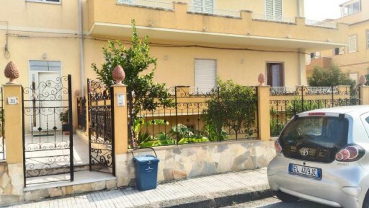 Relax Due Passi Dal Mare Apartamento Spadafora Exterior foto