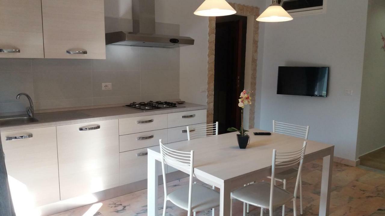 Relax Due Passi Dal Mare Apartamento Spadafora Exterior foto